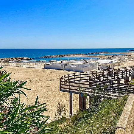 2 Bedroom Amazing In Campo Di Mare Hébergement de vacances