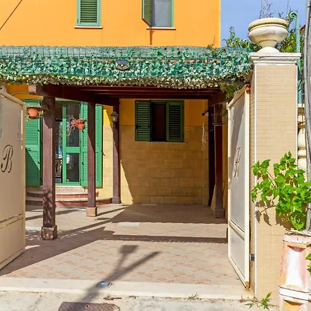 2 Bedroom Amazing In Campo Di Mare Hébergement de vacances
