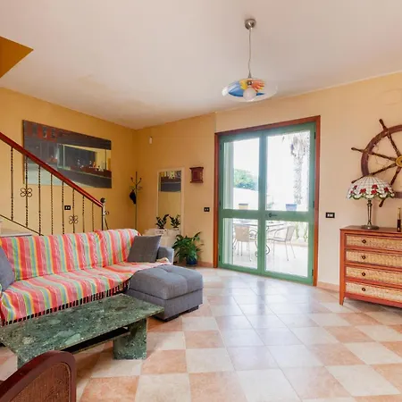 2 Bedroom Amazing In Campo Di Mare Hébergement de vacances Torre San Gennaro