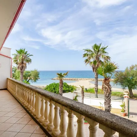 2 Bedroom Amazing In Campo Di Mare Hébergement de vacances Torre San Gennaro