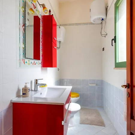 2 Bedroom Amazing In Campo Di Mare Hébergement de vacances *