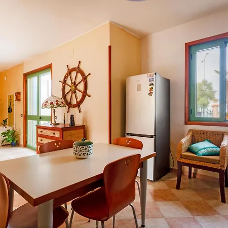 2 Bedroom Amazing In Campo Di Mare Torre San Gennaro