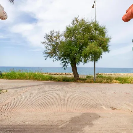 2 Bedroom Amazing In Campo Di Mare Hébergement de vacances